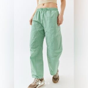 LIKE NEW Urban Outfitters Nylon Wide Leg Cargo Pants (Green Size XS)
